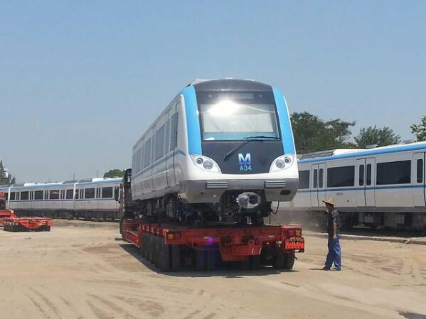 武汉365体育大件圆满完成武汉地铁堤角汉口北项目第一批8节地铁车厢运输项目